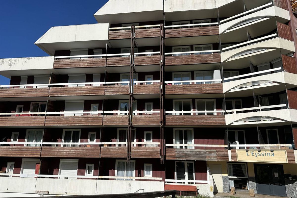 SUPER BIEN SITUE PROCHE DES REMONTEES - Eyssina