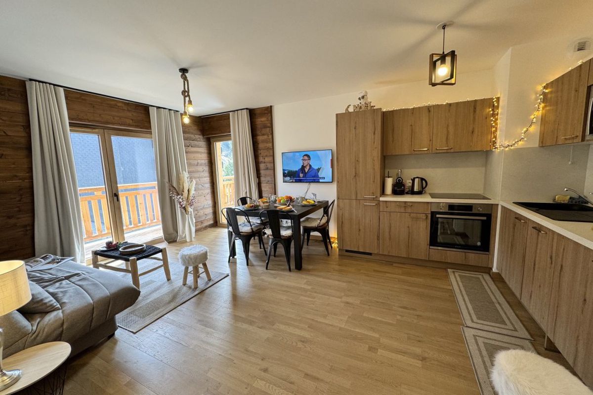 BEAU T2 NEUF, CENTRE STATION - Living stone b